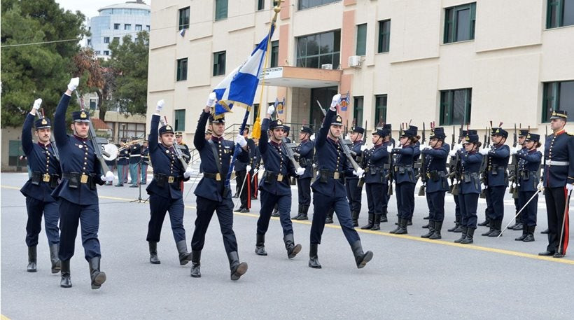 Με δύο βασικές αλλαγές η προκήρυξη που αναρτήθηκε για τις στρατιωτικές σχολές: Έως τις 19 Μαΐου οι αιτήσεις